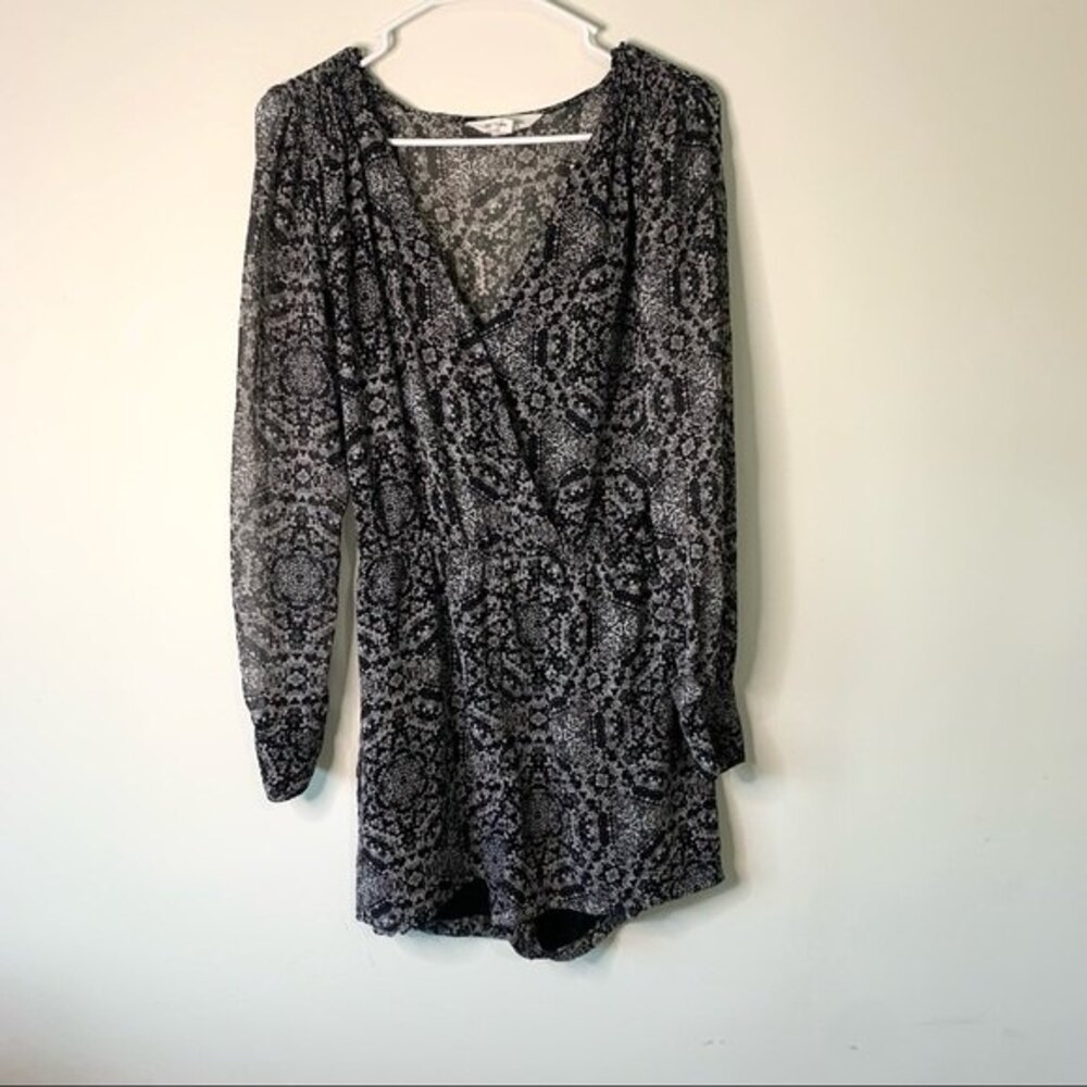 BCBGeneration Black Gray V Neck Romper Long Sleeve Sheer Geometric Size S Women